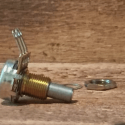 1x Bourns Mini Audio Pot, 500k, solid shaft, short
