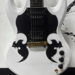 Minarik Furii, White