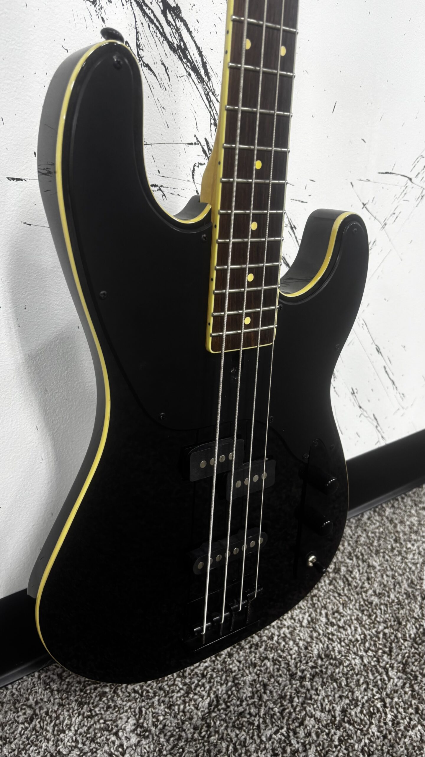 Schecter Guitar Research Michael Anthony Signature Bass - Image 3